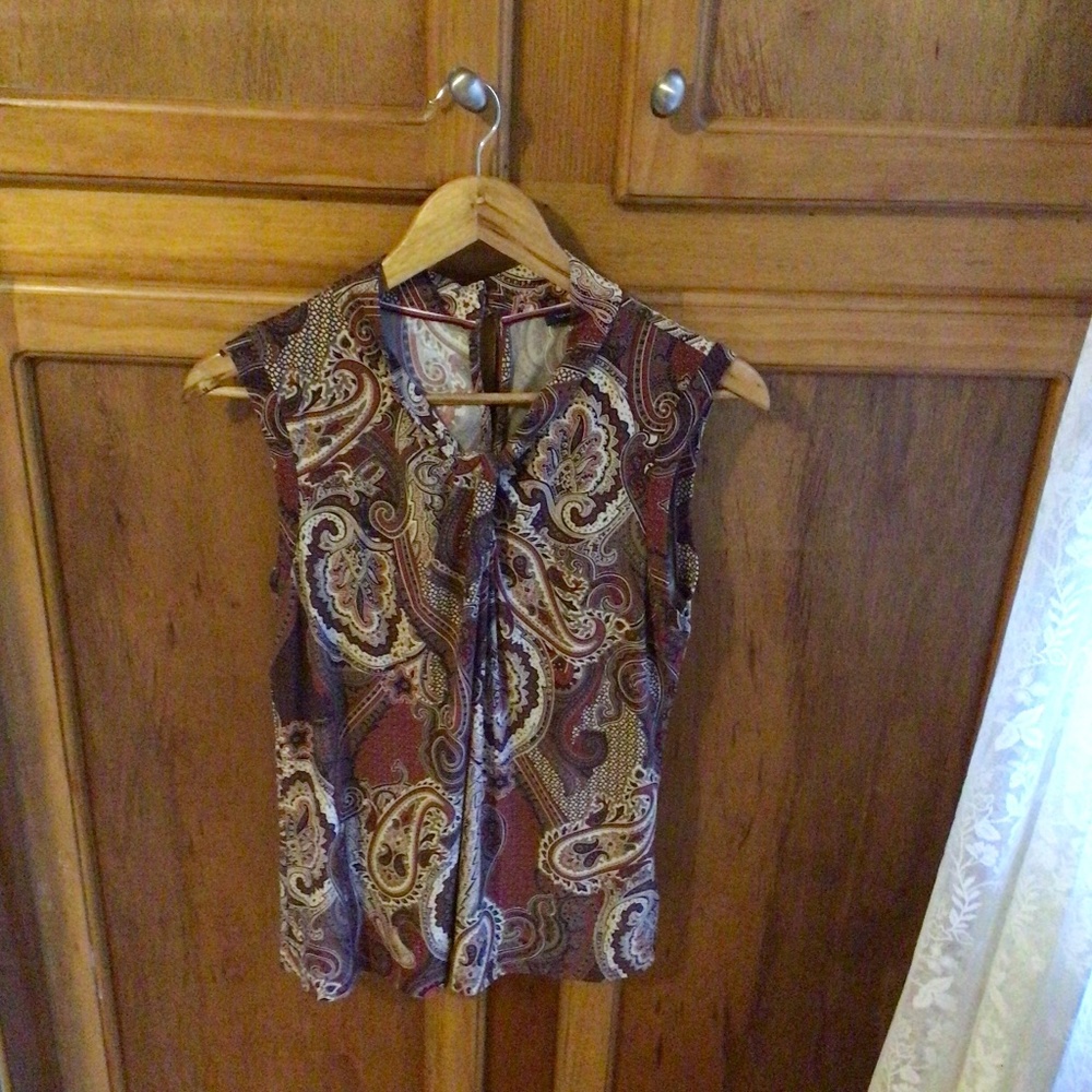 Tommy Hilfiger sleeveless paisley blouse. Size large